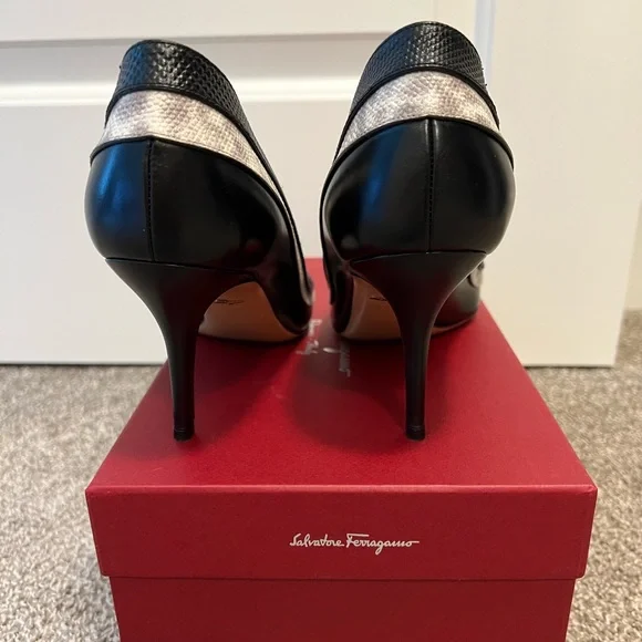 Salvatore Ferragamo black leather heels - Picture 3 of 11